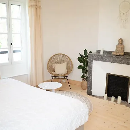 Sur Mon Chemin D'hotes לינה וארוחת בוקר 3*